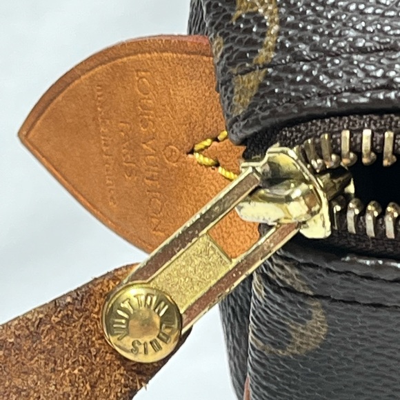 SOLD- Authentic Louis Vuitton Speedy 25 Monogram - Picture 13 of 16